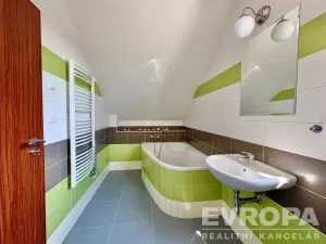 Prodej rodinného domu, Břežany II, 145 m2