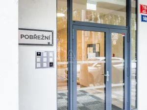 Pronájem bytu 1+kk, Praha - Karlín, Pobřežní, 35 m2