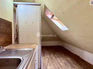 Prodej bytu 1+1, Karlovy Vary - Stará Role, Hlávkova, 58 m2