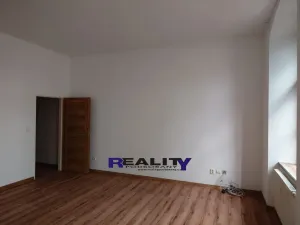 Pronájem bytu 1+kk, Žatec, třída Obránců míru, 40 m2