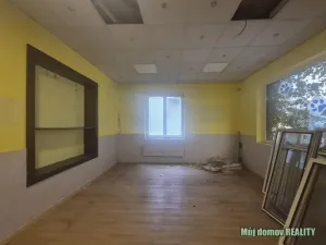 Pronájem obchodního prostoru, Praha - Libeň, náměstí Dr. Václava Holého, 300 m2