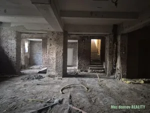 Pronájem obchodního prostoru, Praha - Libeň, náměstí Dr. Václava Holého, 300 m2