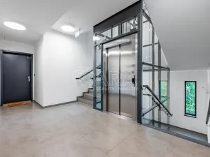 Pronájem bytu 1+kk, Praha - Karlín, Pobřežní, 32 m2