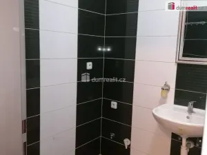 Pronájem bytu 2+kk, Praha - Kobylisy, Zenklova, 43 m2