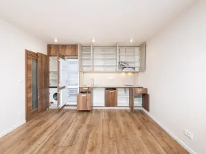Pronájem bytu 1+kk, Praha - Kobylisy, Klecanská, 25 m2