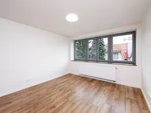 Pronájem bytu 1+kk, Praha - Kobylisy, Klecanská, 25 m2