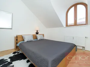 Pronájem bytu 3+kk, Praha - Malá Strana, Vlašská, 75 m2