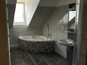 Pronájem bytu 2+1, Karlovy Vary, Moskevská, 60 m2