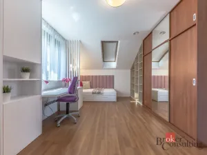 Prodej rodinného domu, Čelákovice - Sedlčánky, Matěje Koštíře, 220 m2
