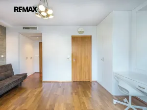 Pronájem bytu 3+kk, Praha - Žižkov, Ke kapslovně, 107 m2