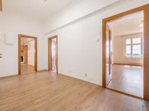 Pronájem bytu 3+1, Praha - Vinohrady, U Havlíčkových sadů, 100 m2