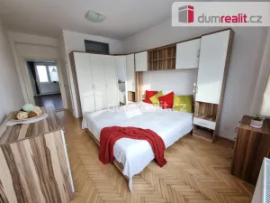 Pronájem bytu 2+1, Kralupy nad Vltavou - Lobeček, nám. Mládežníků, 54 m2