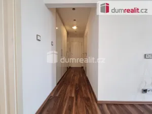 Pronájem bytu 2+1, Kralupy nad Vltavou - Lobeček, nám. Mládežníků, 54 m2
