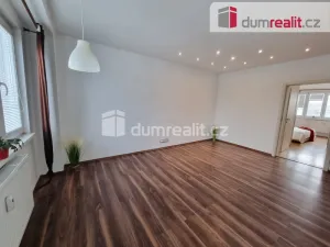 Pronájem bytu 2+1, Kralupy nad Vltavou - Lobeček, nám. Mládežníků, 54 m2