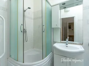 Pronájem bytu 2+kk, Praha - Staré Město, U staré školy, 45 m2