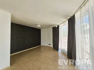 Pronájem atypického bytu, Vrchlabí, Krkonošská, 66 m2