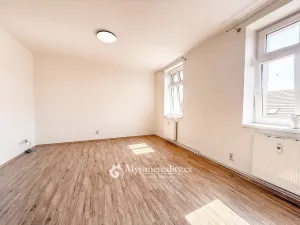 Pronájem bytu 1+kk, Znojmo, Jiráskova, 33 m2