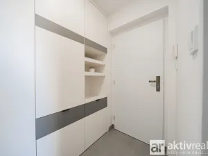 Pronájem bytu 1+kk, Praha - Dolní Chabry, Libědická, 64 m2