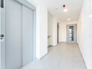 Pronájem bytu 1+kk, Praha - Vysočany, Poděbradská, 39 m2