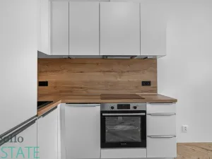 Pronájem bytu 1+kk, Praha, Seifertova, 26 m2