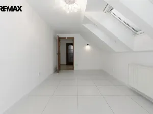 Pronájem rodinného domu, Jenišov - Pod Rohem, K Rohu, 210 m2