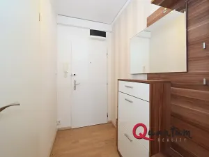 Pronájem bytu 2+1, Praha - Prosek, Jablonecká, 55 m2