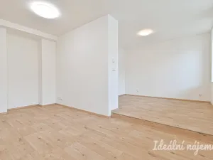 Pronájem bytu 1+kk, Brno - Královo Pole, Poděbradova, 45 m2