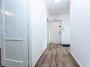 Pronájem bytu 2+1, Praha - Hloubětín, Na obrátce, 55 m2