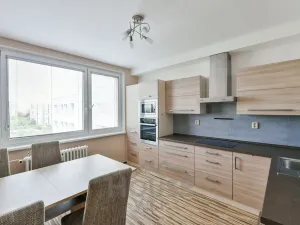 Prodej bytu 3+1, Praha - Černý Most, Kpt. Stránského, 77 m2
