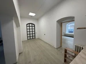 Pronájem obchodního prostoru, Pardubice - Bílé Předměstí, Štrossova, 72 m2