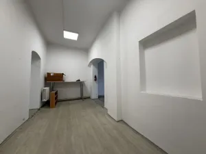 Pronájem obchodního prostoru, Pardubice - Bílé Předměstí, Štrossova, 72 m2