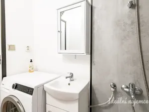 Pronájem bytu 2+kk, Praha, Doležalova, 45 m2