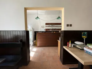 Pronájem restaurace, Praha - Košíře, Pod Kavalírkou, 130 m2