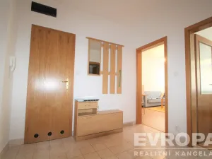 Pronájem bytu 2+kk, Praha - Žižkov, Jeseniova, 48 m2
