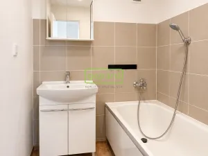 Pronájem bytu 2+1, Karlovy Vary, Závodu míru, 62 m2