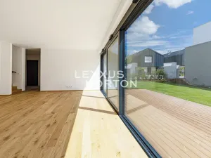 Prodej rodinného domu, Praha - Horní Měcholupy, U hostivařského nádraží, 231 m2