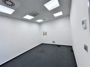 Pronájem kanceláře, Praha - Vysočany, Poděbradská, 416 m2