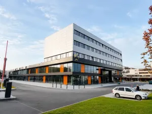 Pronájem kanceláře, Praha - Vysočany, Poděbradská, 216 m2