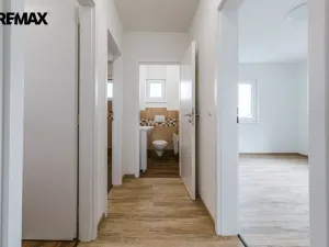 Pronájem kanceláře, Úvaly, Maroldova, 70 m2