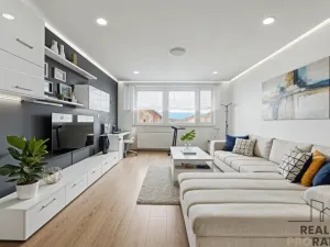 Prodej bytu 3+1, Hodonín, Šumná, 68 m2