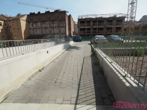 Pronájem garážového stání, Brno, Spolková, 15 m2
