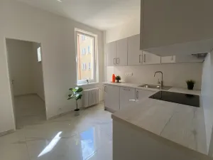 Prodej bytu 3+1, Karlovy Vary, Koptova, 94 m2