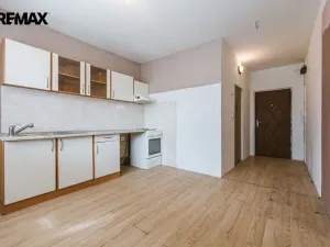 Prodej bytu 1+1, Bystřany, Pražská, 36 m2