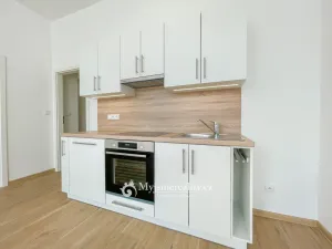 Prodej bytu 2+kk, Znojmo, Mariánské náměstí, 53 m2