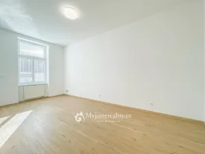 Prodej bytu 2+kk, Znojmo, Mariánské náměstí, 53 m2