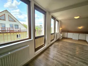 Pronájem bytu 2+kk, Praha, Strakatého, 84 m2