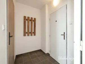 Pronájem bytu 1+kk, Praha - Vršovice, Baškirská, 34 m2