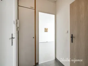Pronájem bytu 1+kk, Praha - Vršovice, Baškirská, 34 m2