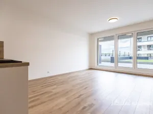 Pronájem bytu 1+kk, Praha - Hloubětín, Poděbradská, 37 m2