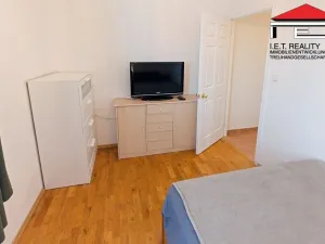 Pronájem bytu 3+1, Praha - Libeň, Společná, 66 m2